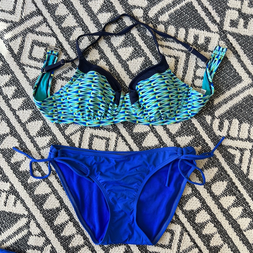 Athleta swim set in excellent condition. Bikini top, bottom & matching shorts. - Picture 4 of 8